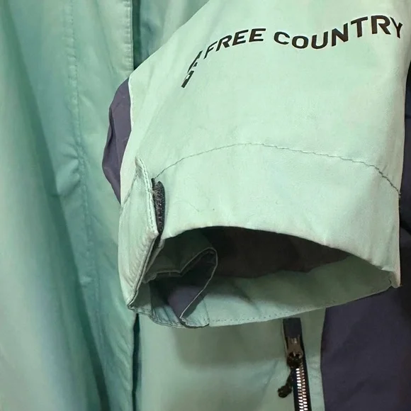 090 Free Country | EUC Women’s Hooded Water-Resistant Jacket (size 2XL) - Picture 10 of 16